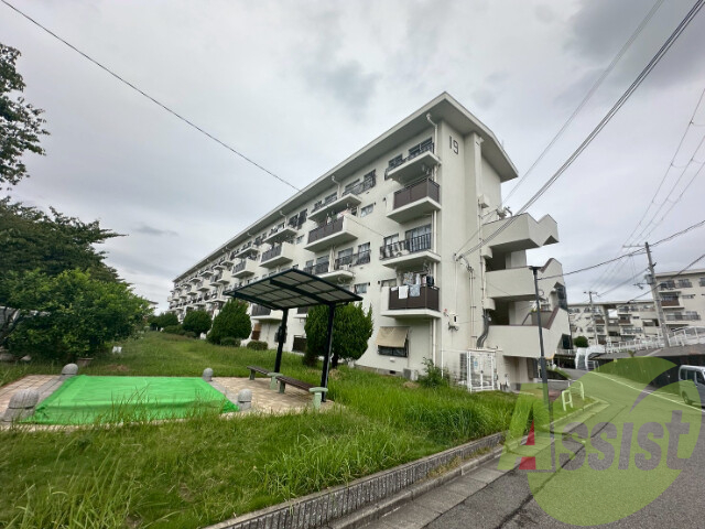 松が丘住宅１４号棟の外観