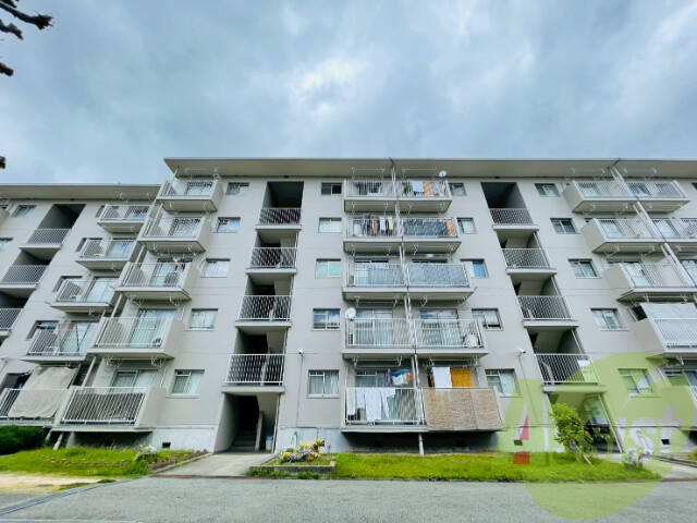 王塚台厚生年金住宅A棟の外観