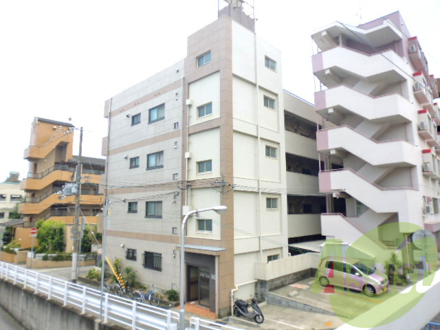 ヴィラ本山の外観
