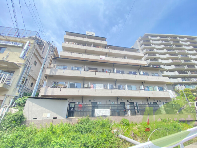 シャトー朝霧の外観