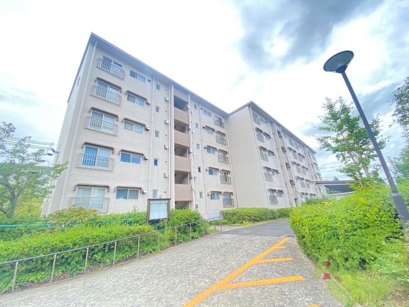ひよどり台１団地７号棟の外観