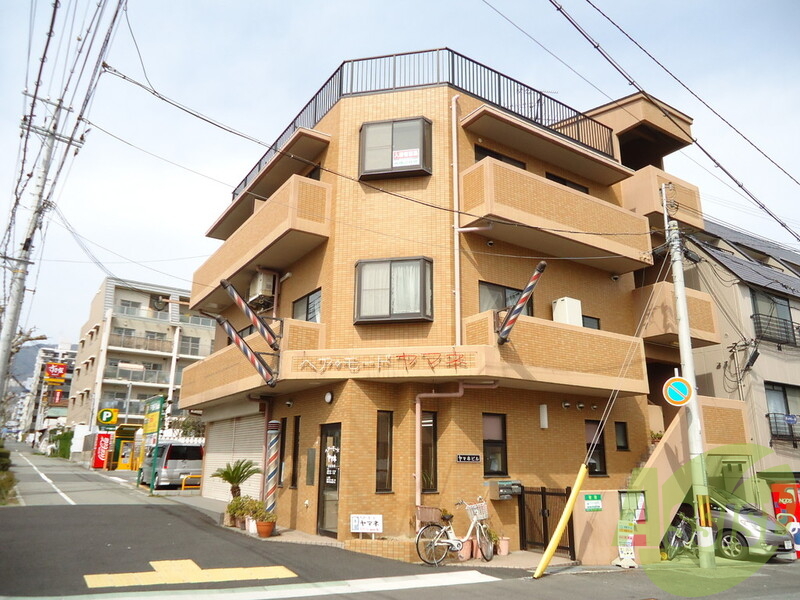 山根ビルの外観