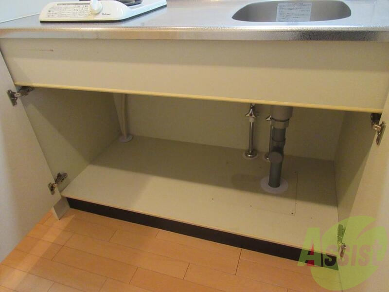 キッチンの下にもたくさん入る収納がございます。 キッチンの下にもたくさん入る収納がございます。