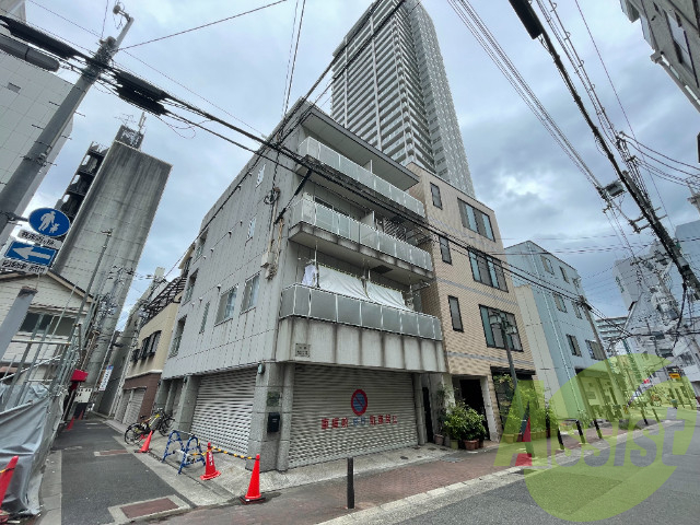新井マンションの外観