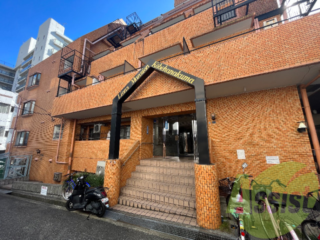 キレイなエントランスですね。 キレイなエントランスですね。