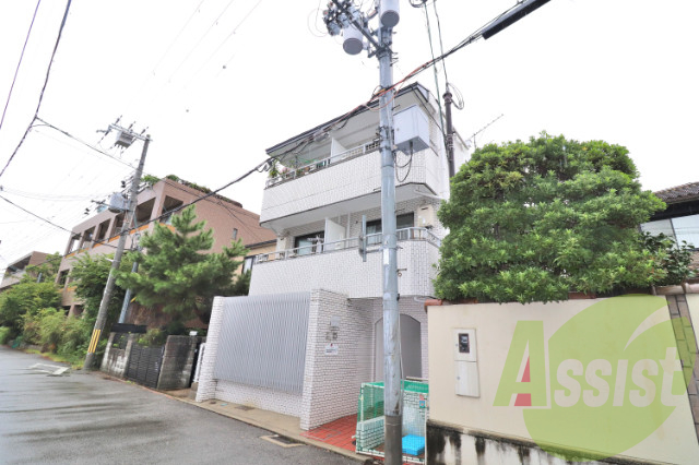 ホワイトコート北口の外観