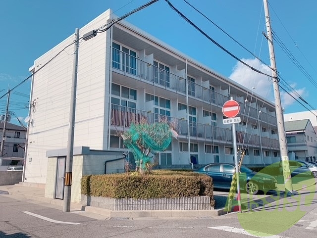 レオパレスコスモの外観