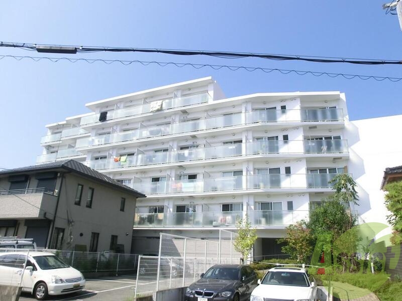 ロイスグラン神戸湊川公園の外観