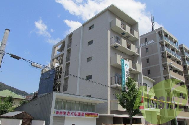 シルエラ甲南山手の外観