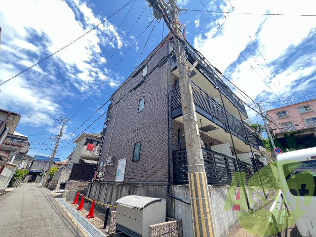 レオネクストフローラ鈴蘭台の外観
