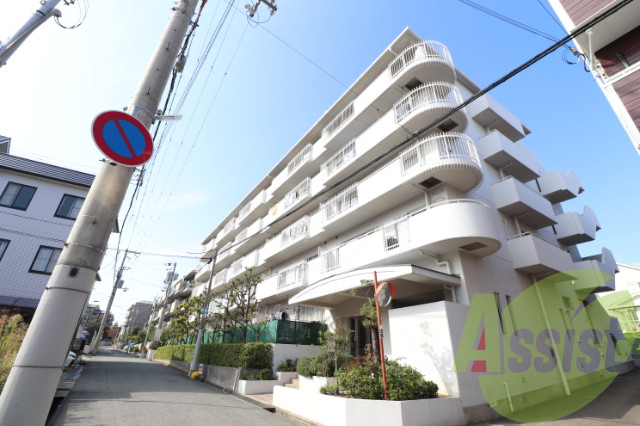 シャムロックコート西岡本の外観