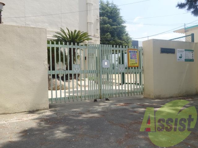 神戸市立御影中学校 560m 神戸市立御影中学校 560m