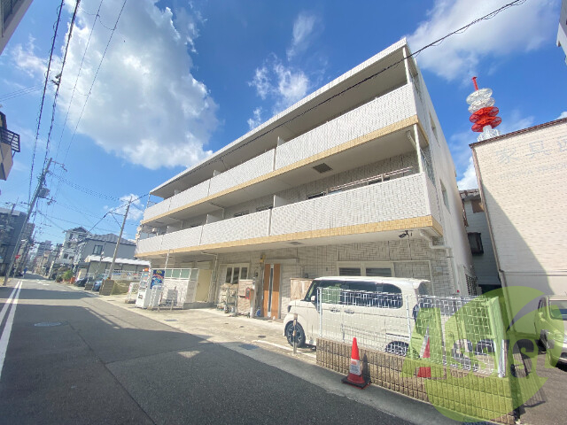 ホワイト塚本の外観