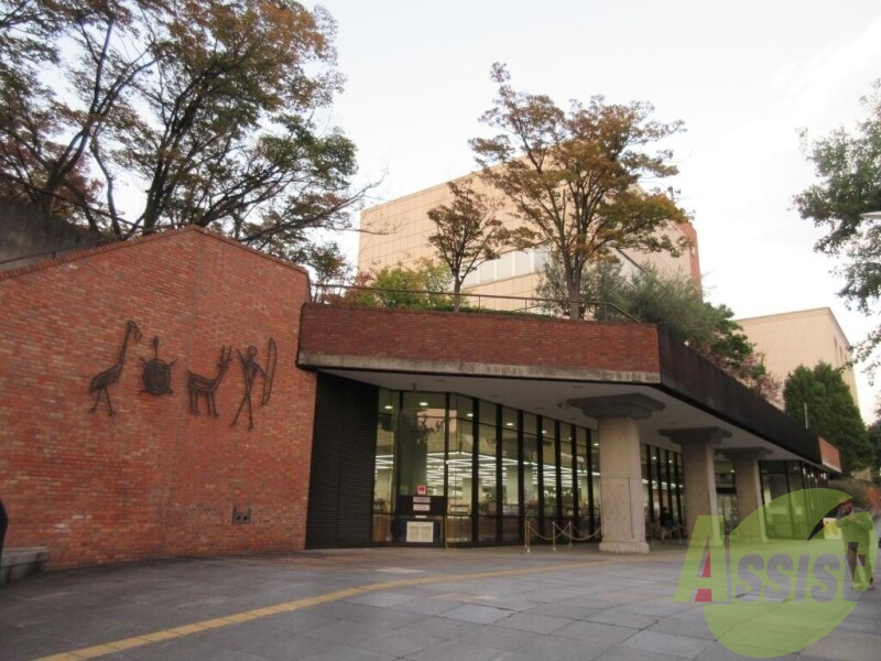 神戸市立中央図書館 2293m 神戸市立中央図書館 2293m