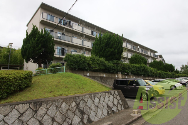 鈴蘭台第6団地2号棟の外観