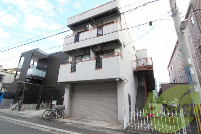 柳本マンションの外観