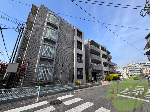 シェリール甲東園の外観