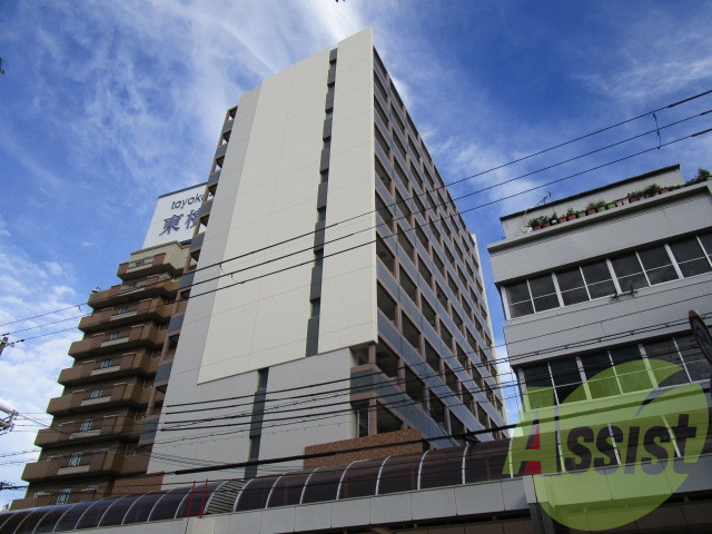 ラ・ウェゾン湊川公園の外観