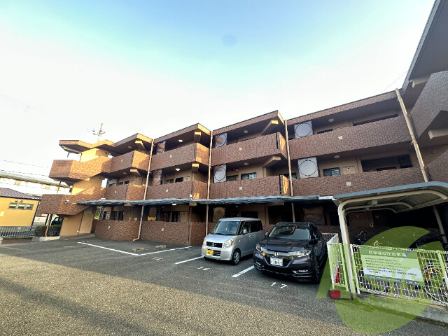 プラザハイツ二ツ屋C棟の外観