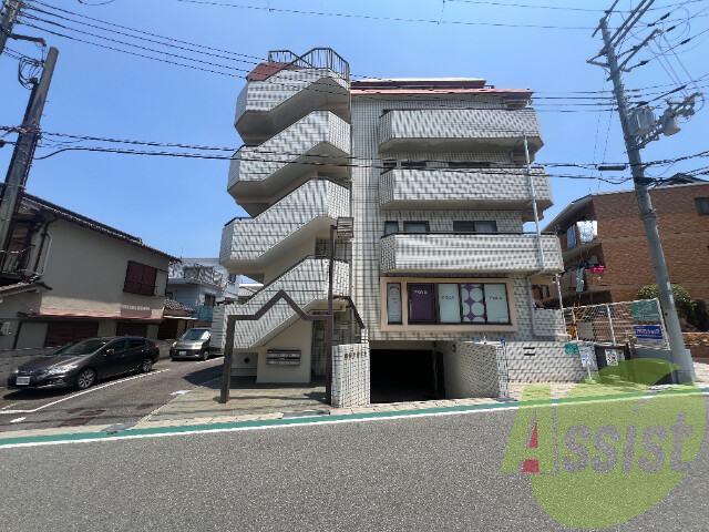 第61川辺ビルの外観