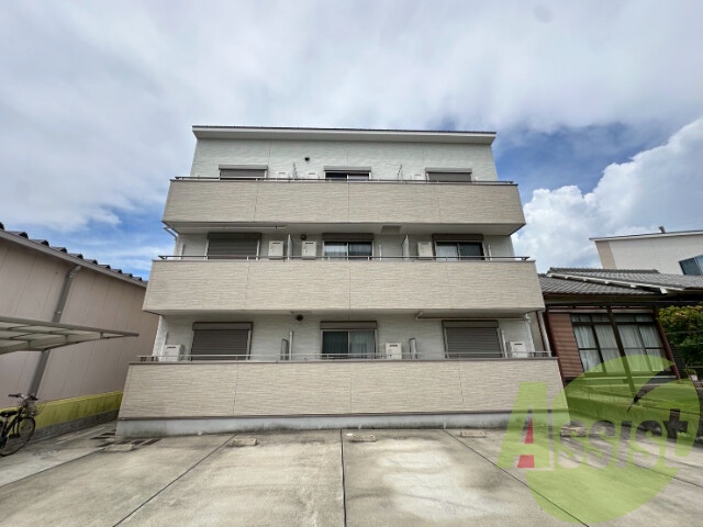 ウエスト魚住の外観