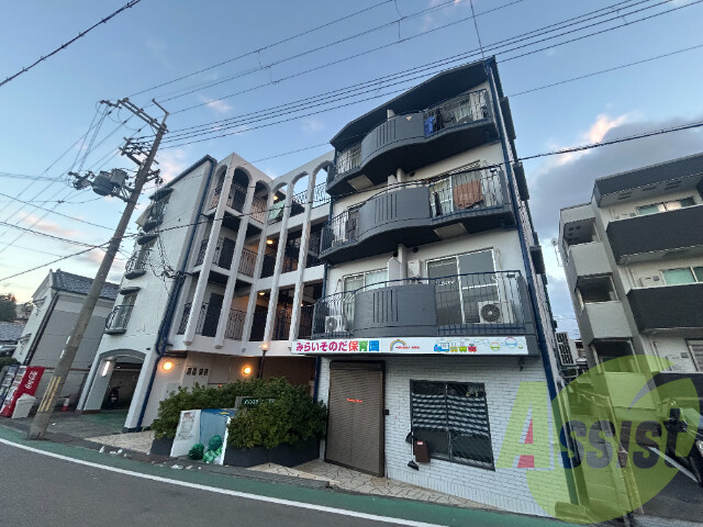 メゾンスリーエイト園田の外観