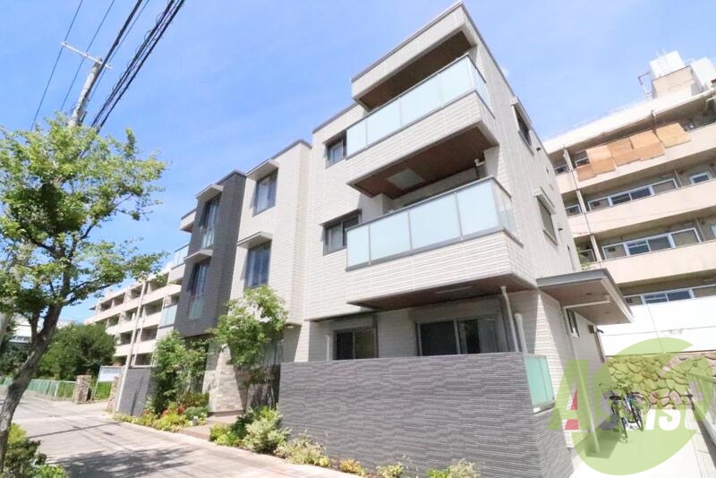 シャンヴィラージュ甲南山手駅前の外観