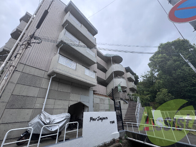 プール・トゥジュール甲陽園の外観