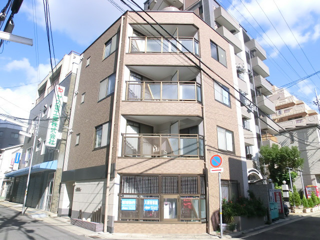 プレステージ三宮の外観