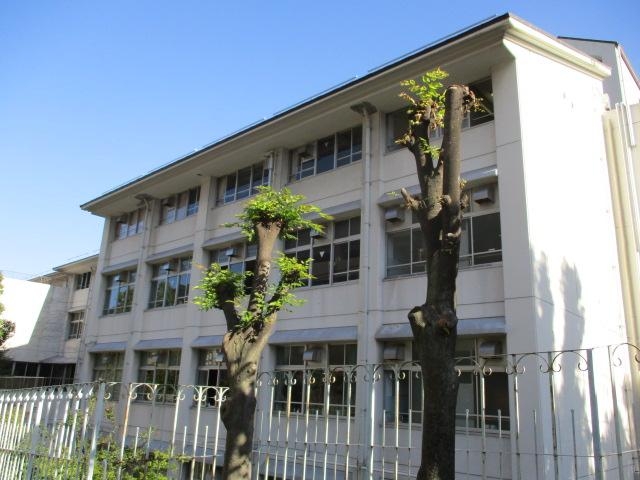 神戸市立こうべ小学校 981m 神戸市立こうべ小学校 981m