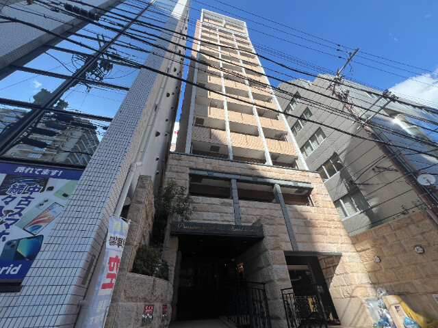 プレサンス三宮花時計前の外観