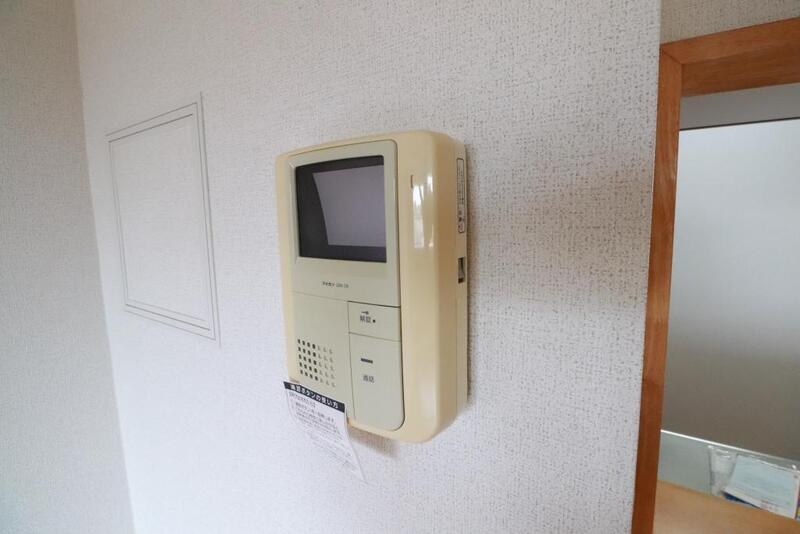 もしもし、来客の確認は必ずしてからドアを開けてくださいね もしもし、来客の確認は必ずしてからドアを開けてくださいね