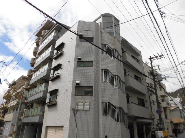 二宮町パークビルの外観