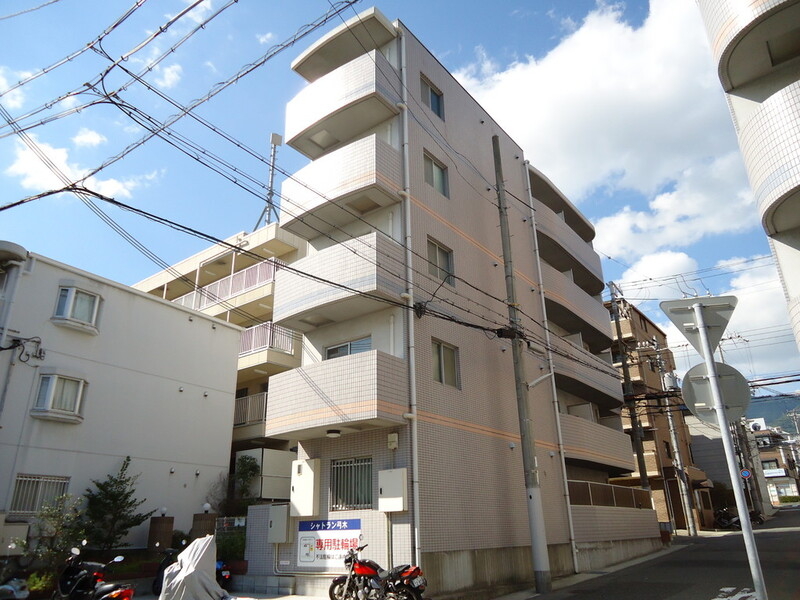 シャトラン弓木弐番館の外観