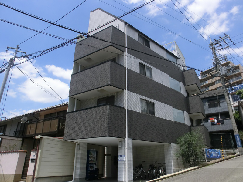 パイン神戸元町の外観