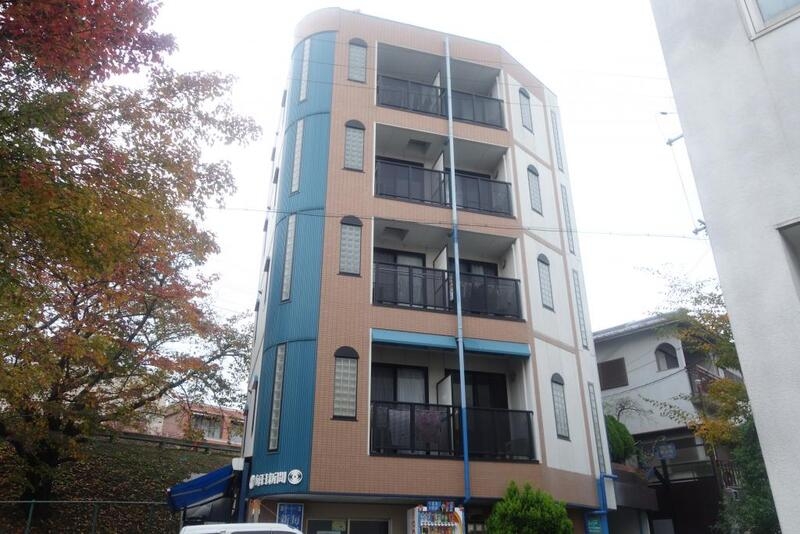 アムール親王塚の外観 アムール親王塚の外観