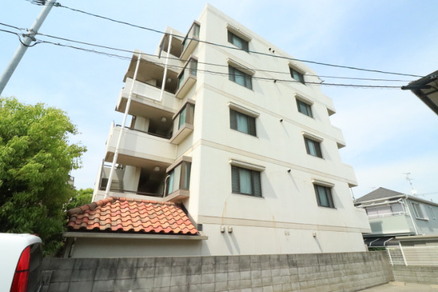 甲南タマタニマンションの外観