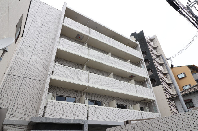 レリーフ南塚口の外観