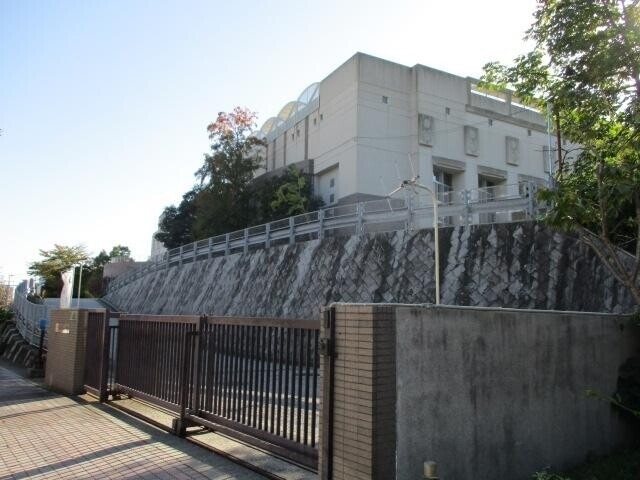 神戸市立山の手小学校 867m 神戸市立山の手小学校 867m