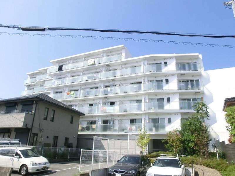ロイスグラン神戸湊川公園の外観