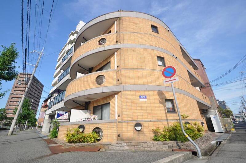 シャルマンフジ須磨壱番館の外観