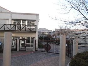 神戸市立月が丘小学校 513m 神戸市立月が丘小学校 513m