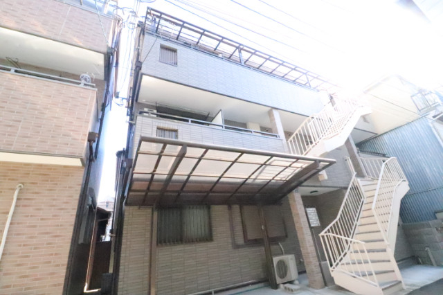 キャッスルアート三宮東の外観