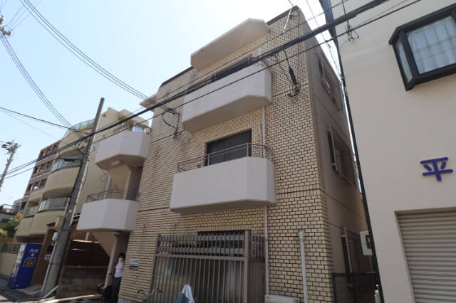 ファミネス芦屋の外観