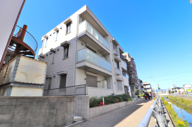 アクシス西宮北口の外観