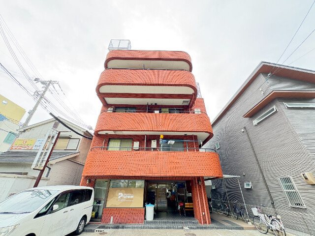 華山マンションの外観