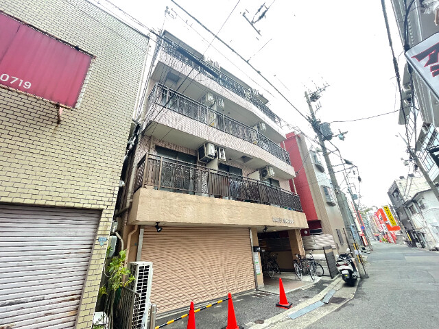 マンエイマンションの外観