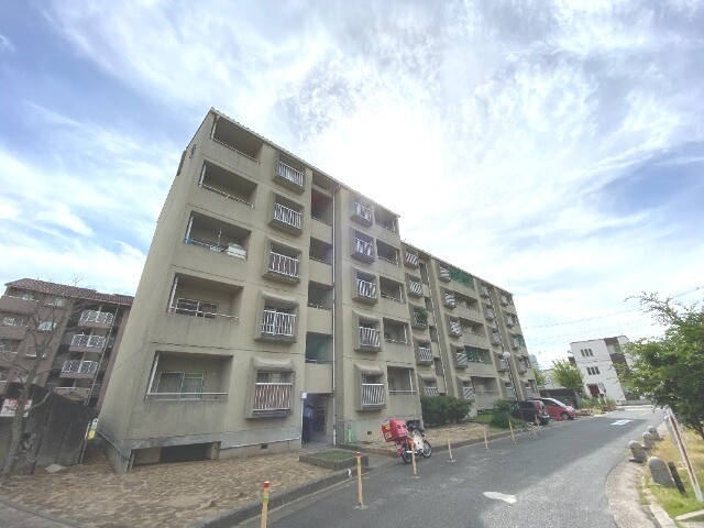 明石貴崎鉄筋住宅10号棟の外観