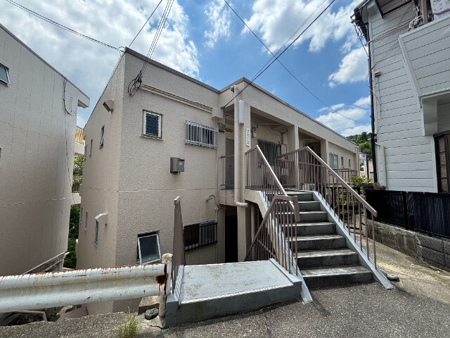 観音山ハイツ西棟の外観