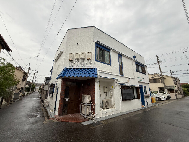 コートハウスの外観